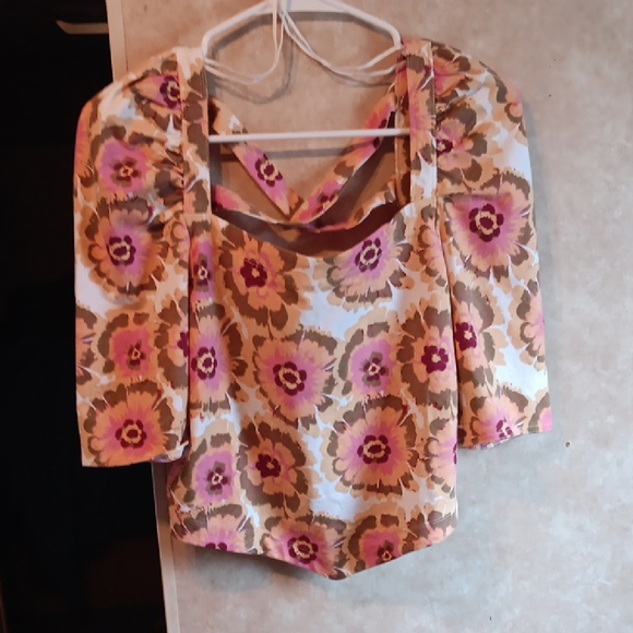 Pink and Orange Cut Out Crop top type blouse with 3/4 Sleeves! NEW WITH TAG !!! - Picture 1 of 4